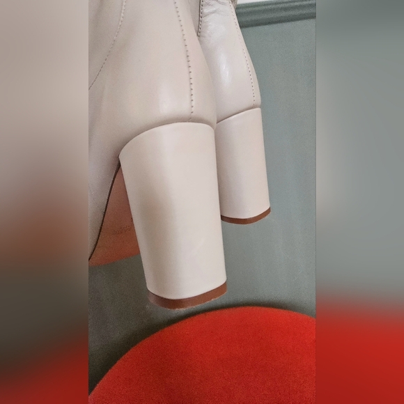 ZARA Leather Knee high boots in Bone. Size 6 - Picture 16 of 16
